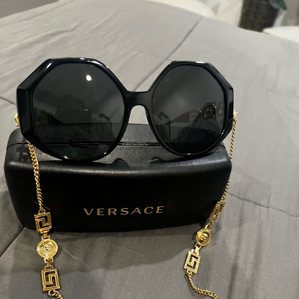 Versace authentic sunglasses only work once.
